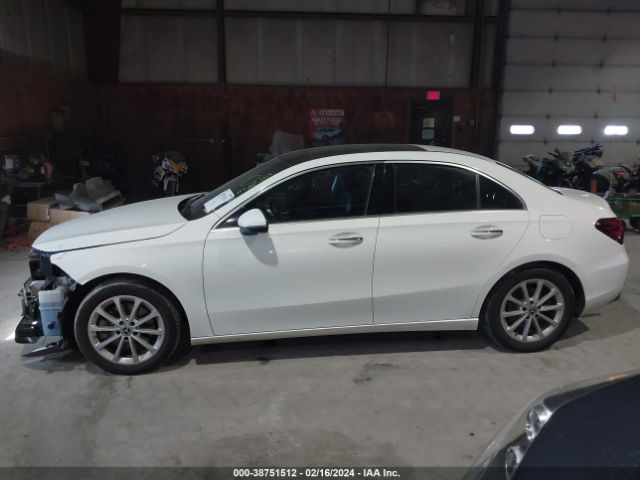 WDD3G4FB0KW002605 Mercedes-Benz A 220 4matic