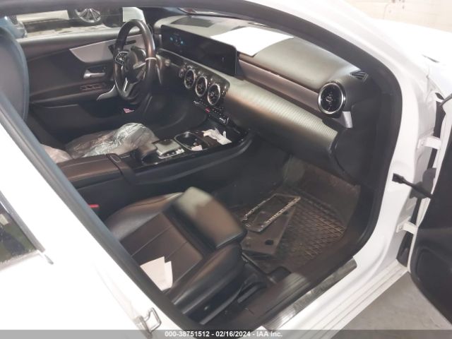 WDD3G4FB0KW002605 Mercedes-Benz A 220 4matic