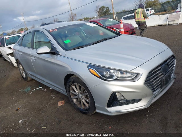 Hyundai SONATA SE 2018 5NPE24AF7JH699108 Image 1