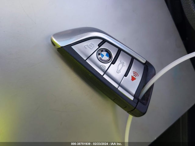 BMW M550i Xdrive 2021 WBA13BK02MCF21830 Image 11