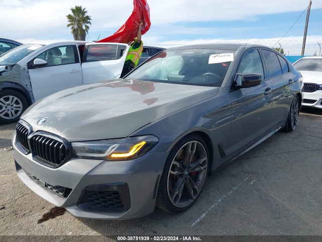 BMW M550i Xdrive 2021 WBA13BK02MCF21830 Image 2