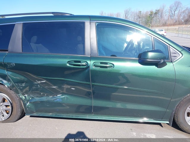 Toyota SIENNA LE 2022 5TDKRKEC4NS106811 Image 13