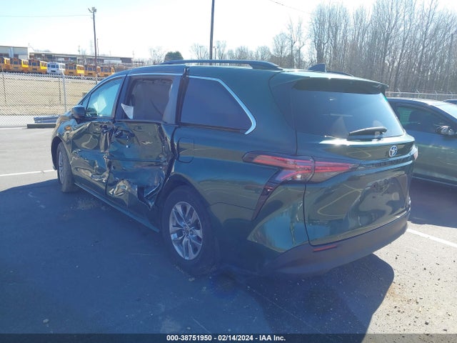 Toyota SIENNA LE 2022 5TDKRKEC4NS106811 Image 3