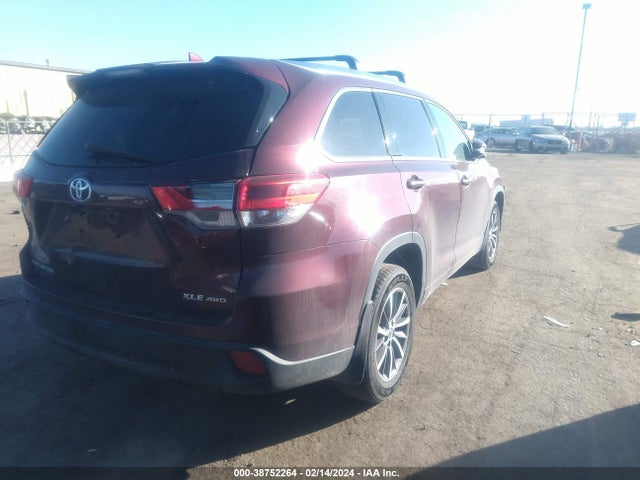 Продажа на аукционе авто 2017 Toyota Highlander Xle, vin: 5TDJZRFH8HS369189, номер лота: 38752264