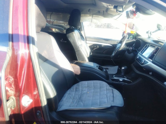 Продажа на аукционе авто 2017 Toyota Highlander Xle, vin: 5TDJZRFH8HS369189, номер лота: 38752264