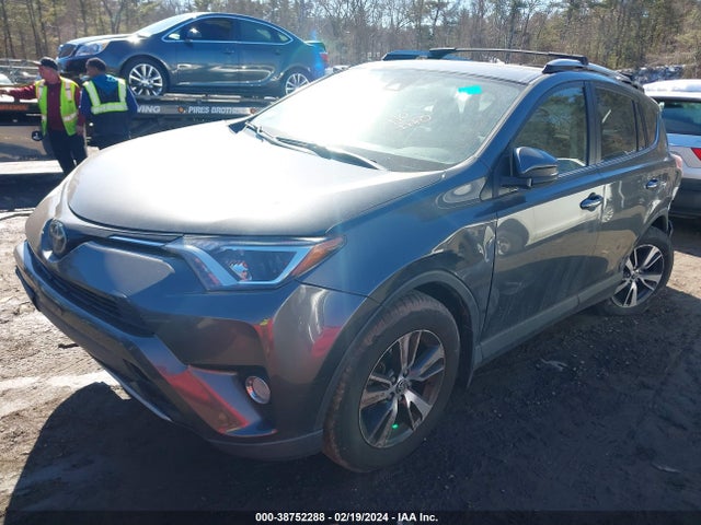 Toyota Rav4 Xle 2017 JTMRFREV7HD218634 Image 2