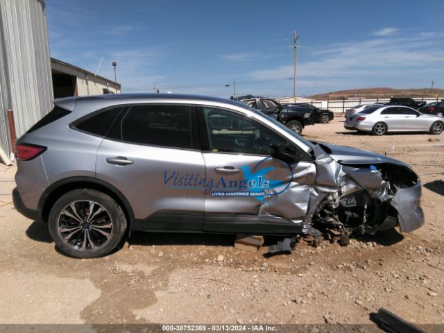 1FMCU0G66NUB83055 Ford ESCAPE SE