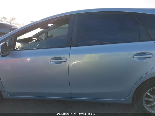 Toyota Prius V Four 2015 JTDZN3EU6FJ023470 Image 14