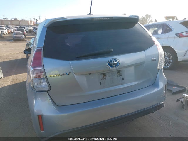 Toyota Prius V Four 2015 JTDZN3EU6FJ023470 Image 16