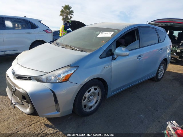 Toyota Prius V Four 2015 JTDZN3EU6FJ023470 Image 2