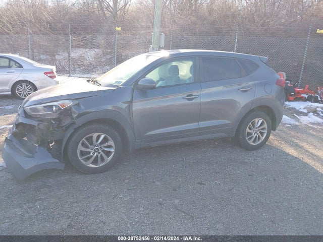 Hyundai TUCSON SE 2016 KM8J23A43GU180736 Image 2