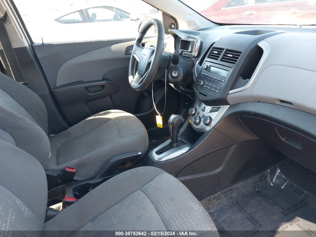Chevrolet SONIC LS 2015 1G1JA6SH0F4187418 Image 5