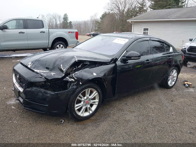 2018 JAGUAR XE SAJAJ4FX4JCP21565 Photo 1