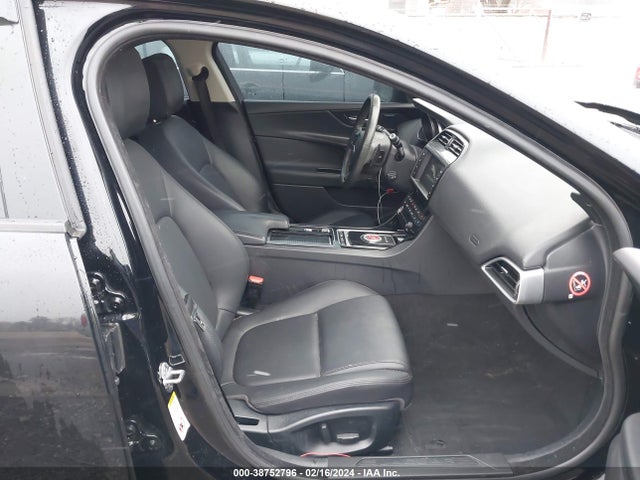 2018 JAGUAR XE SAJAJ4FX4JCP21565 Photo 4