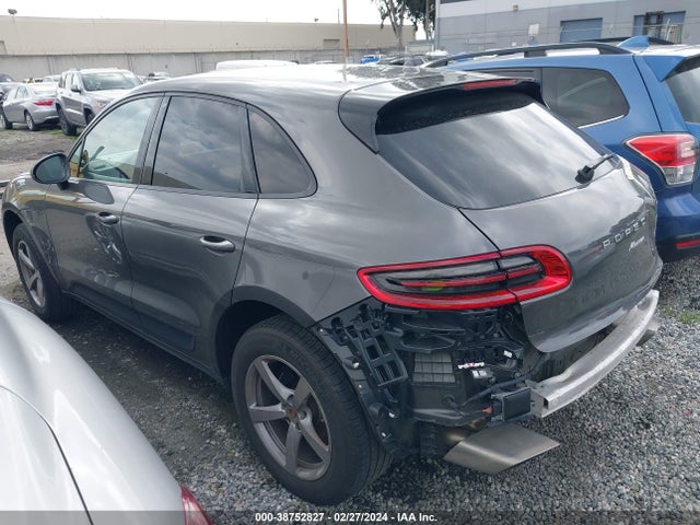 2018 PORSCHE MACAN WP1AA2A52JLB19948 Photo 2