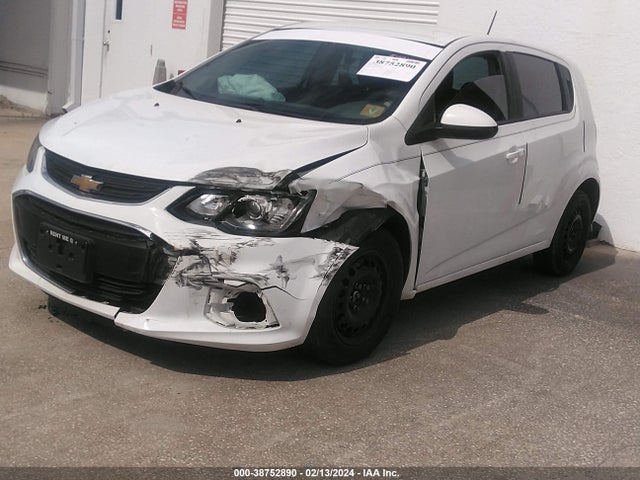 Chevrolet Sonic Lt Auto 2017 1G1JG6SH5H4140919 Image 2