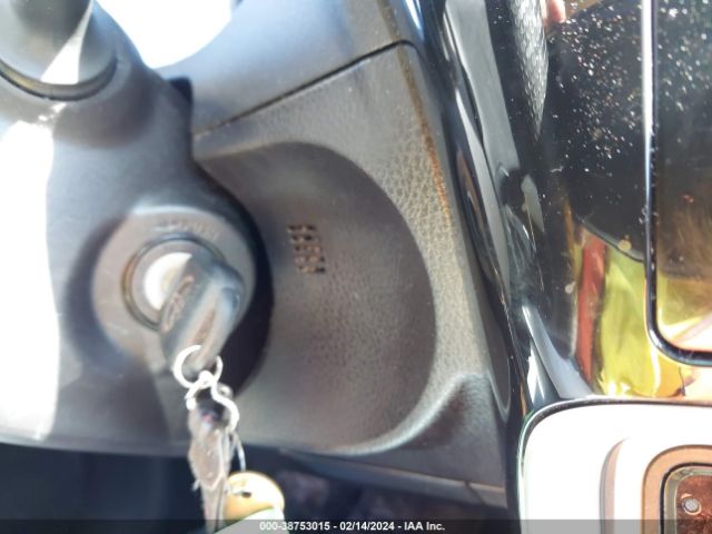 2T1BURHE0JC980631 Toyota COROLLA LE
