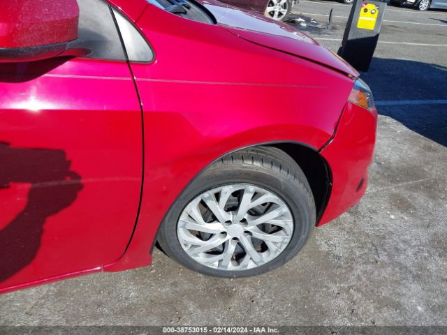 2T1BURHE0JC980631 Toyota COROLLA LE