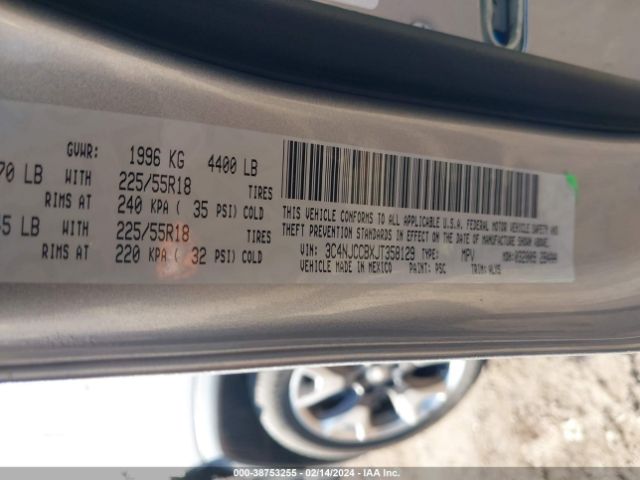 3C4NJCCBXJT358129 Jeep Compass Limited Fwd