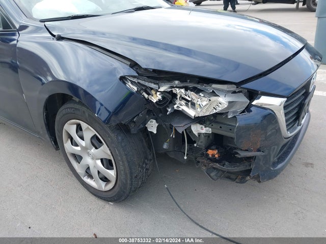 3MZBN1U72JM211655 Mazda Mazda3 Sport
