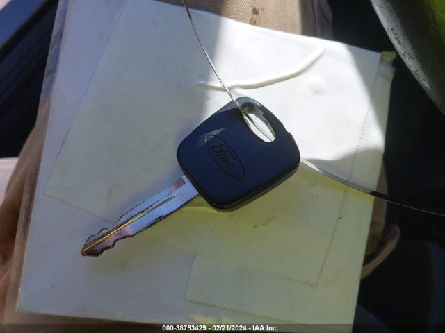 2002 FORD FOCUS LX VIN: 1FAFP33P02W332803