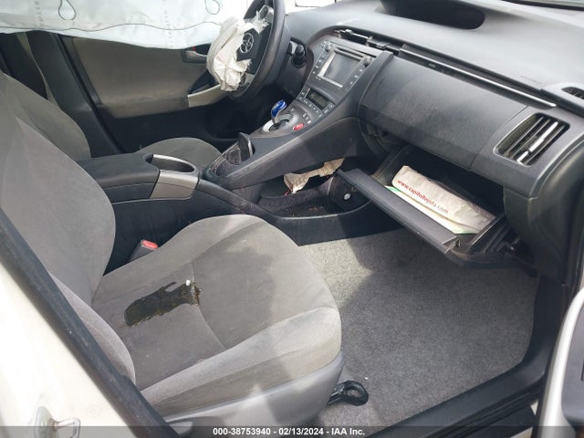 Toyota Prius Three 2014 JTDKN3DU4E1754304 Image 5
