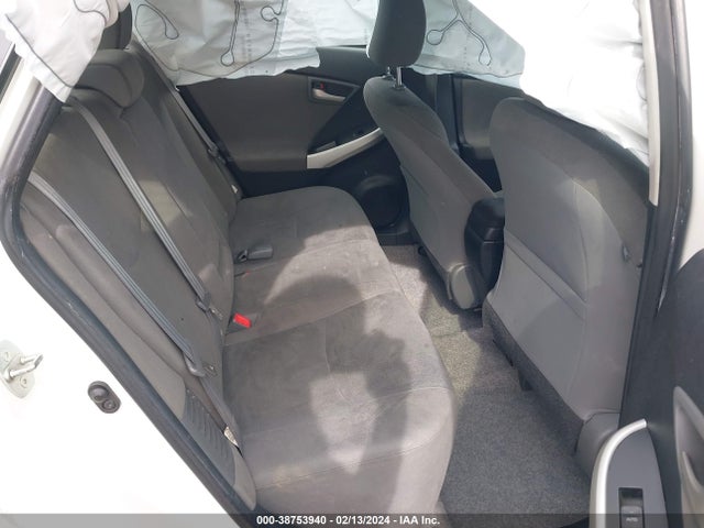 Toyota Prius Three 2014 JTDKN3DU4E1754304 Image 8