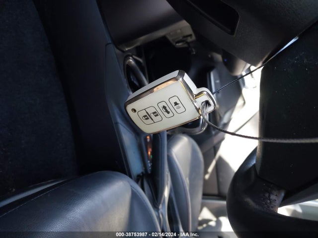 Toyota RAV4 SE 2017 JTMJFREVXHJ134998 Image 11