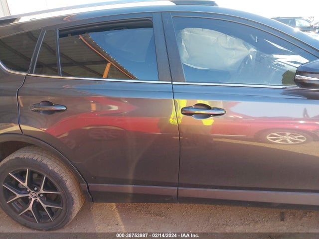 Toyota RAV4 SE 2017 JTMJFREVXHJ134998 Image 13