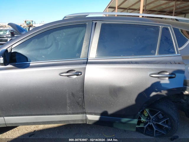 Toyota RAV4 SE 2017 JTMJFREVXHJ134998 Image 14