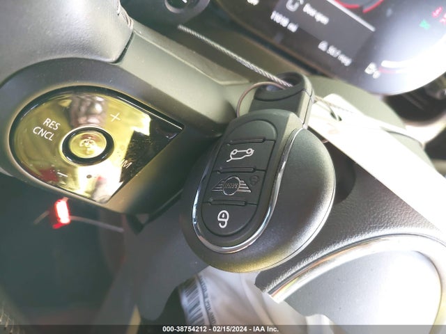 2023 MINI CONVERTIBLE WMW43DL02P3P78009 Photo 10