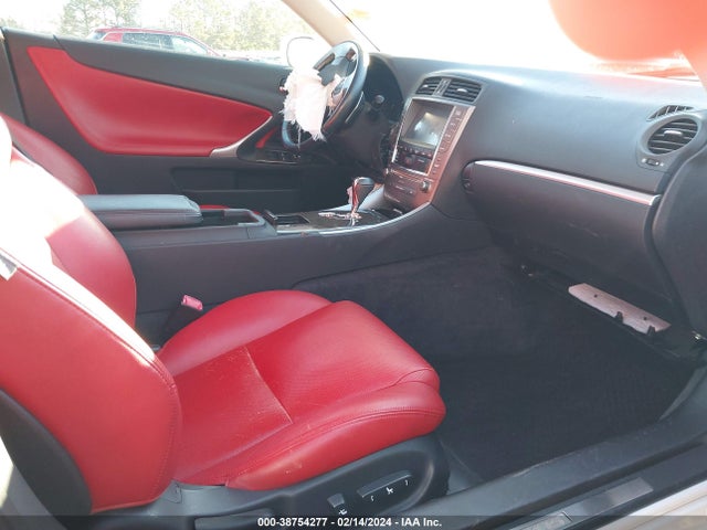 Lexus IS 250C 2015 JTHFF2C21F2532922 Image 5
