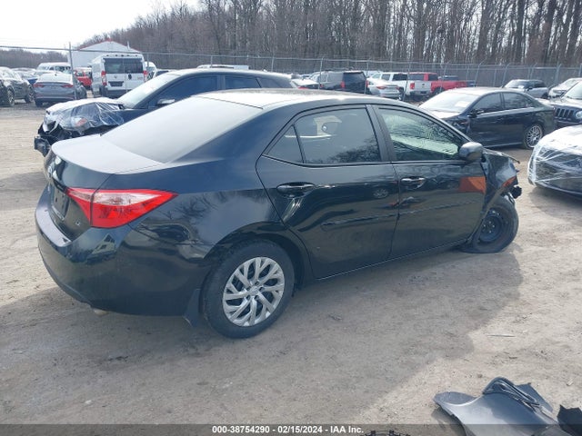 Toyota COROLLA LE 2018 2T1BURHE8JC043509 Image 4