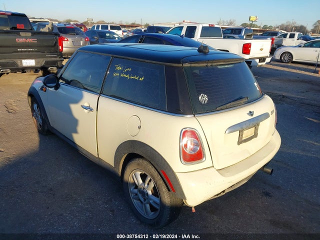 2013 MINI HARDTOP WMWSU3C59DT682545 Photo 2