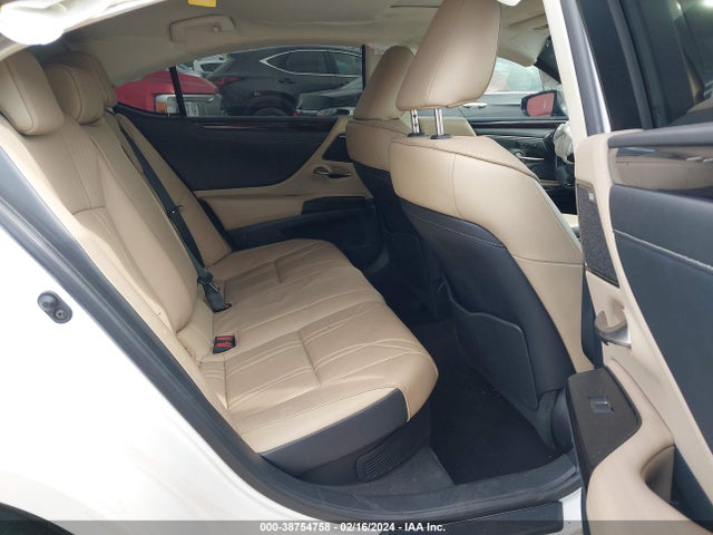 58AEA1C16MU003534 Lexus Es 300h Luxury