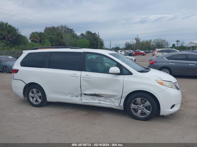 2017 TOYOTA SIENNA LE 8 PASSENGER VIN: 5TDKZ3DCXHS783406
