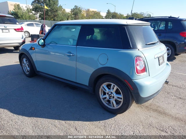 2013 MINI HARDTOP WMWSU3C51DT678716 Photo 2