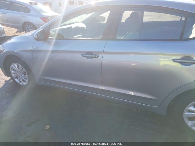 Hyundai ELANTRA SE 2017 5NPD74LF8HH132460 Image 14