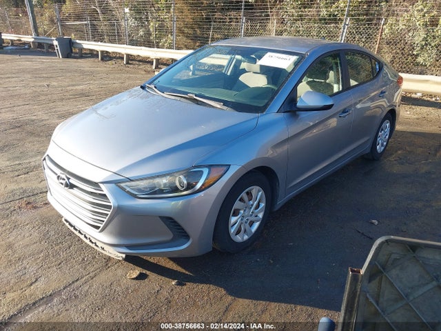 Hyundai ELANTRA SE 2017 5NPD74LF8HH132460 Image 2