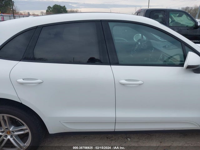 Porsche Macan 2019 WP1AA2A53KLB02240 Image 14
