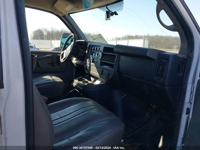 Chevrolet Express 2500 Work Van 2015 1GCWGFCF8F1278916 Image 5