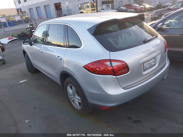 2013 PORSCHE CAYENNE WP1AF2A23DLA31180 Photo 2