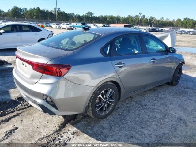 3KPF24AD3NE456957 KIA Forte Lxs