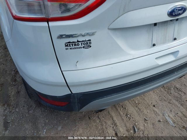 1FMCU0GX1EUA63978 Ford ESCAPE SE