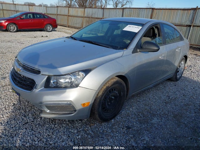 Chevrolet Cruze Ls Auto 2015 1G1PA5SH7F7182476 Image 2