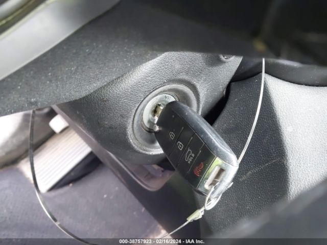 5XYPGDA33JG358621 KIA Sorento 2.4l Lx