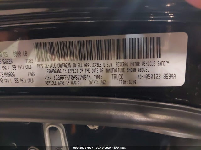 1C6RR7NT0HS774944 RAM 1500 Laramie  4x4 5'7 Box
