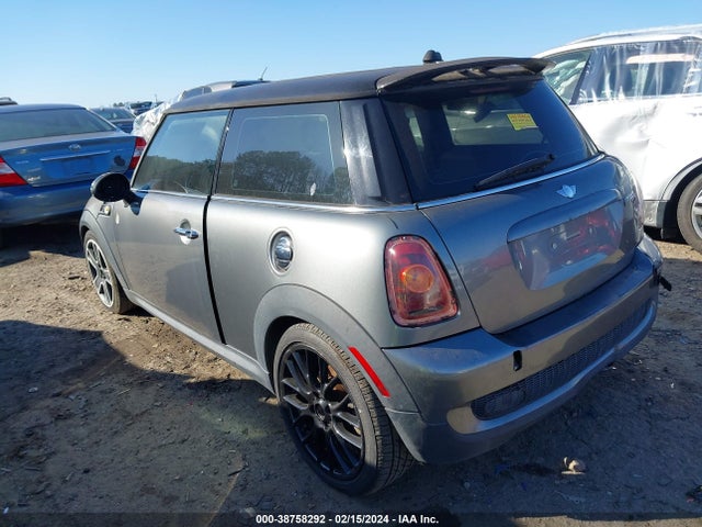 2007 MINI COOPER S WMWMF73547TL86007 Photo 2