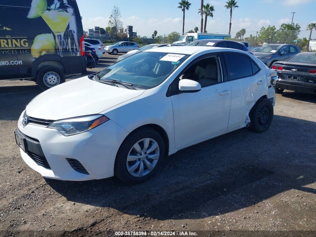 Toyota COROLLA LE 2015 5YFBURHE4FP213825 Image 2
