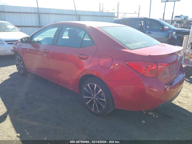Toyota COROLLA SE 2018 5YFBURHE6JP831219 Image 3